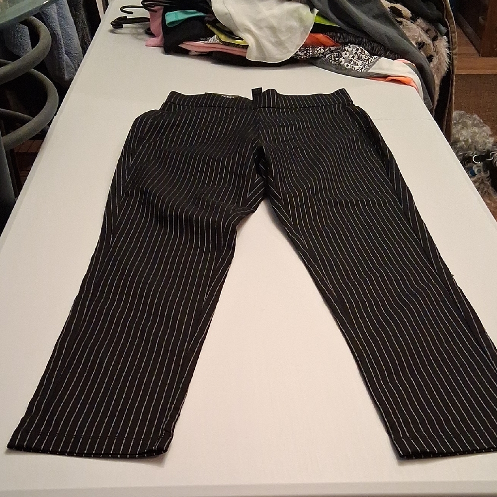 Who What Wear Black Pinstripe Cropped Pants